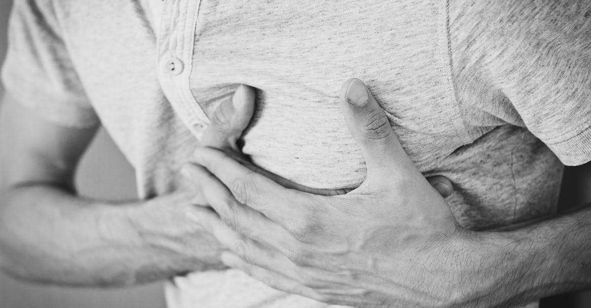 Quels sont les signes d'une crise cardiaque à surveiller ?