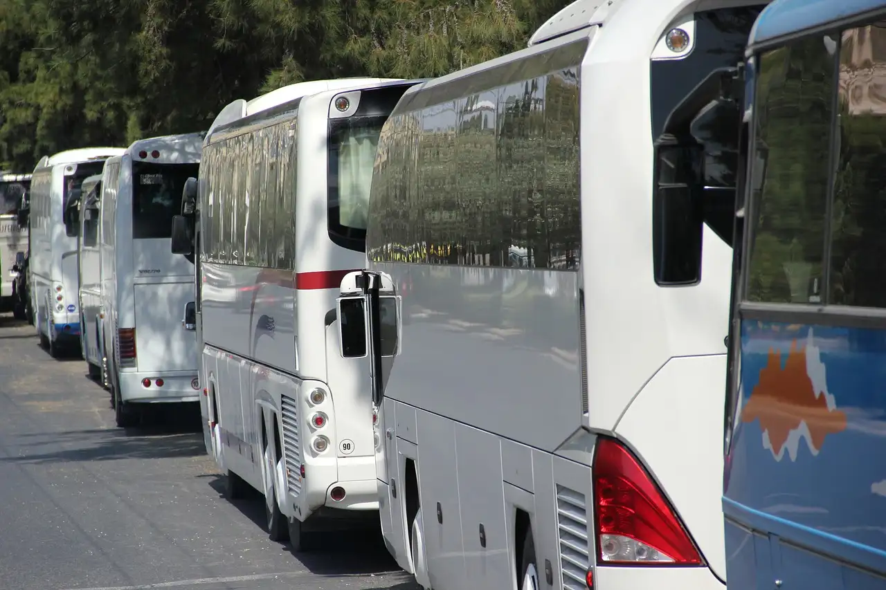 Comment les bus ont-ils transformé les transports au 20e siècle ?