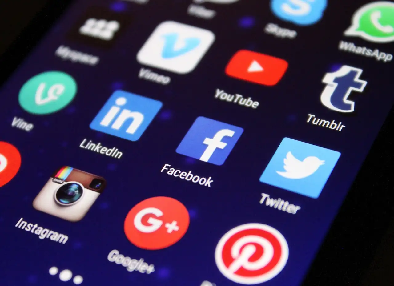Comment les médias sociaux impactent-ils le partage éducatif ?