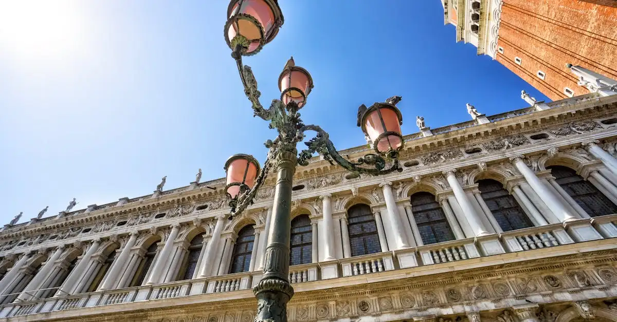 Où est situé le Palais des Doges à Venise ?
