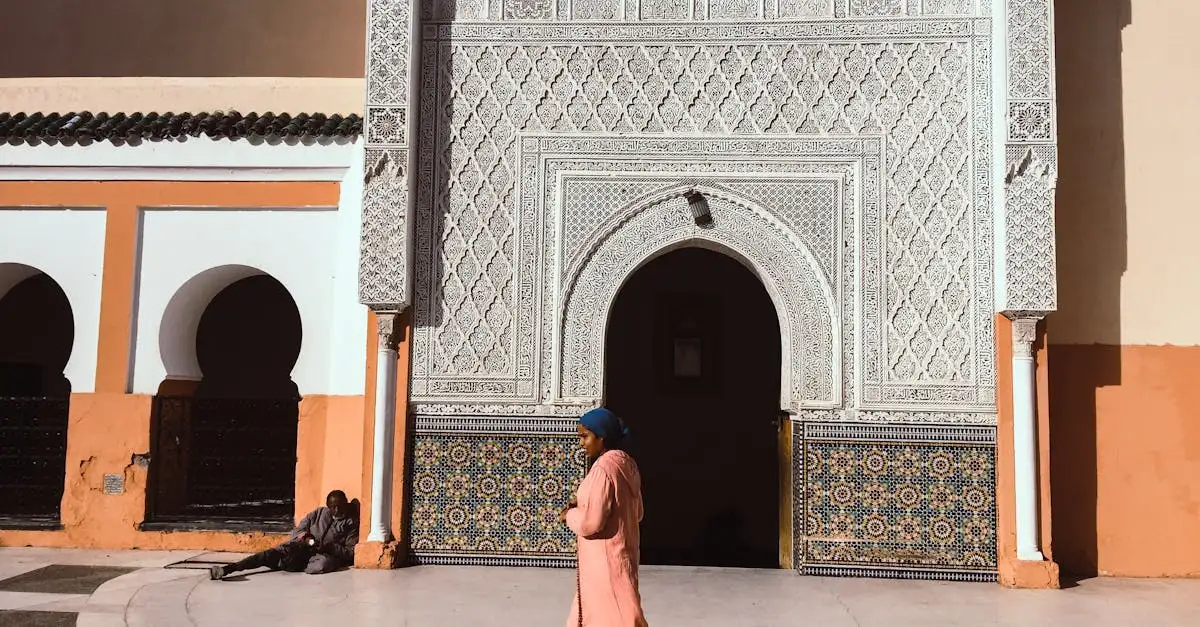 Pourquoi la mosquée Koutoubia est-elle célèbre à Marrakech ?