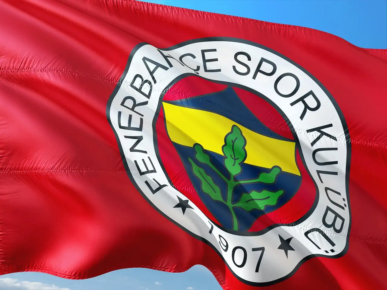 Quelle ville abrite le célèbre club Fenerbahçe ?