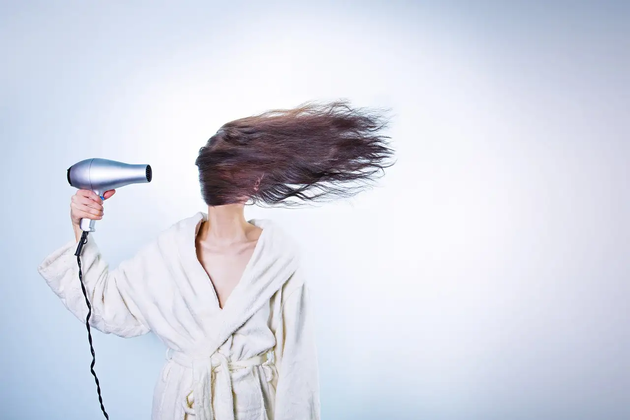 Un masque à l'avocat hydrate-t-il vraiment les cheveux secs ?