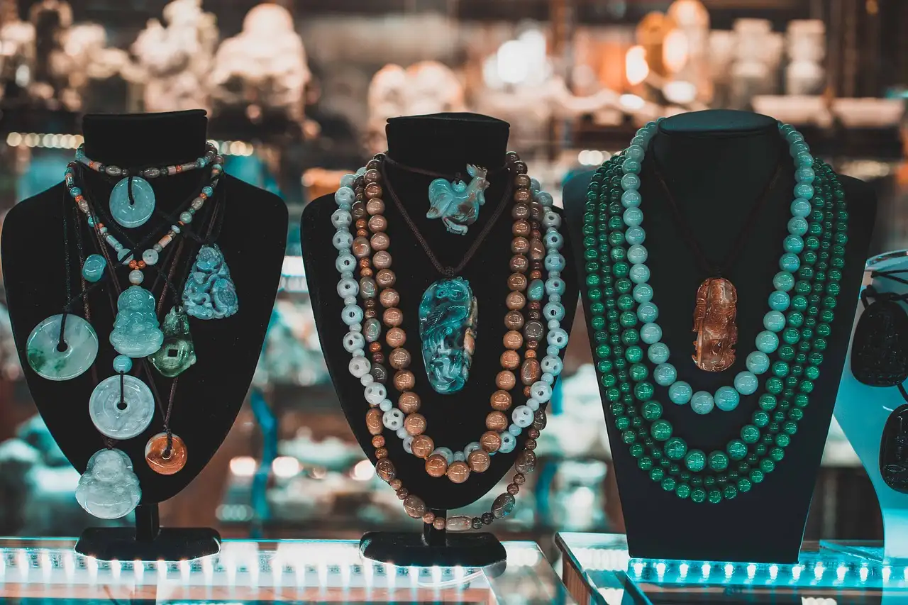 Comment les Aztèques utilisaient-ils jade et pierres précieuses ?