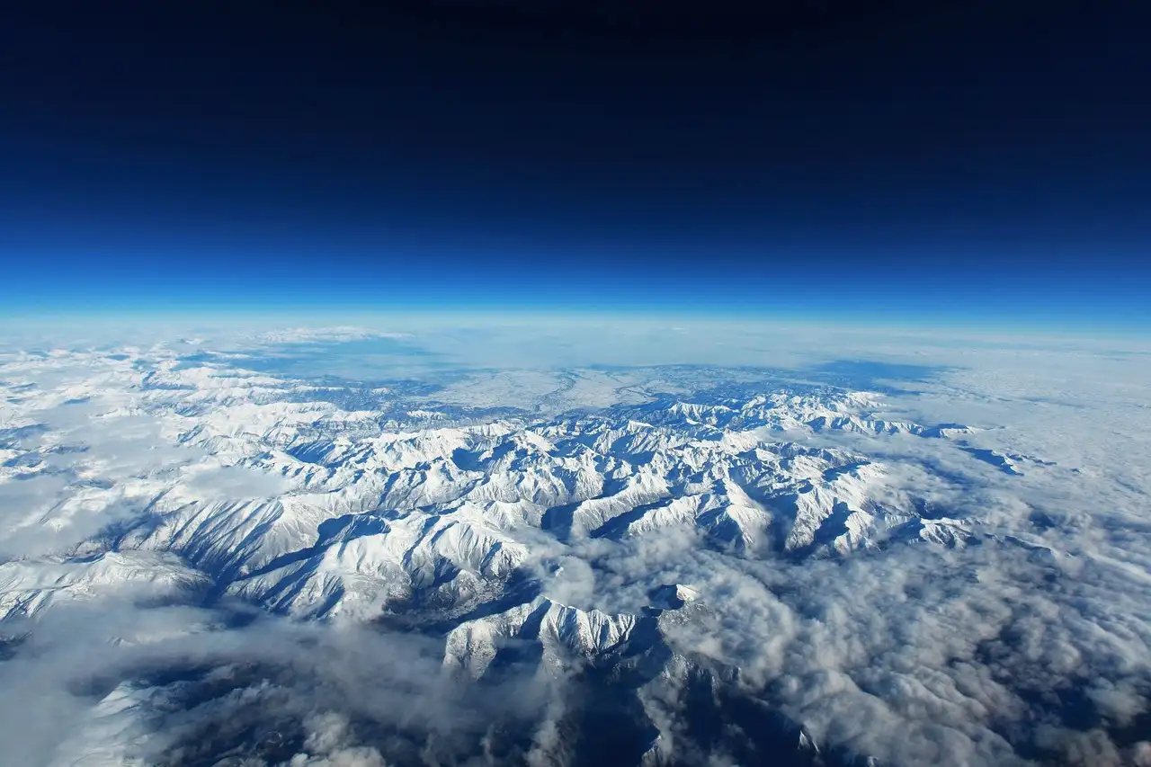 Quelle chaîne de montagnes sépare la France et l'Espagne ?