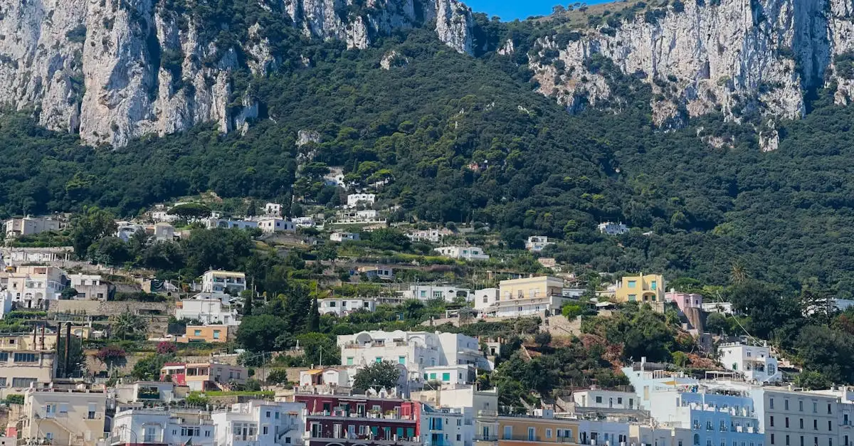 Quelle ville italienne est proche de l'île de Capri ?