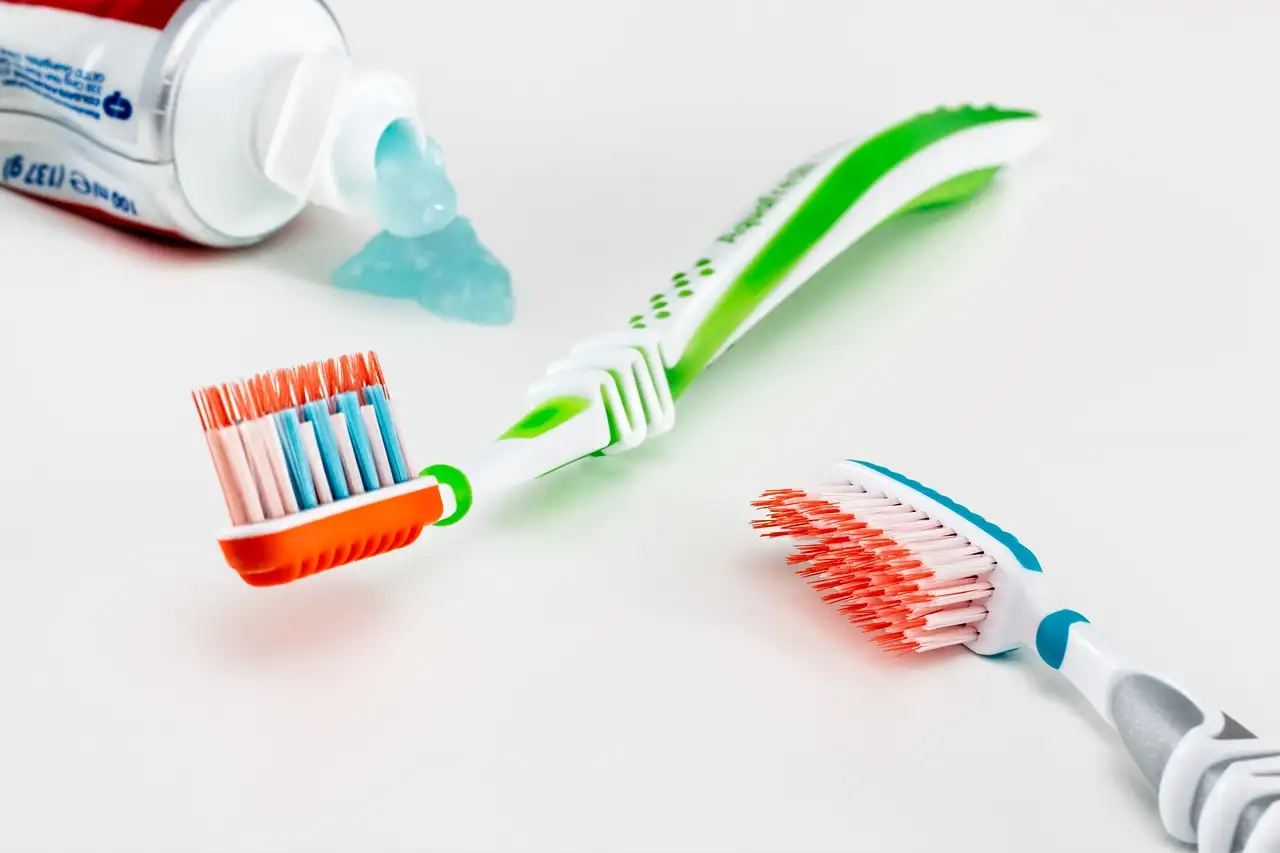 Comment enlever le cirage à chaussures avec du dentifrice ?