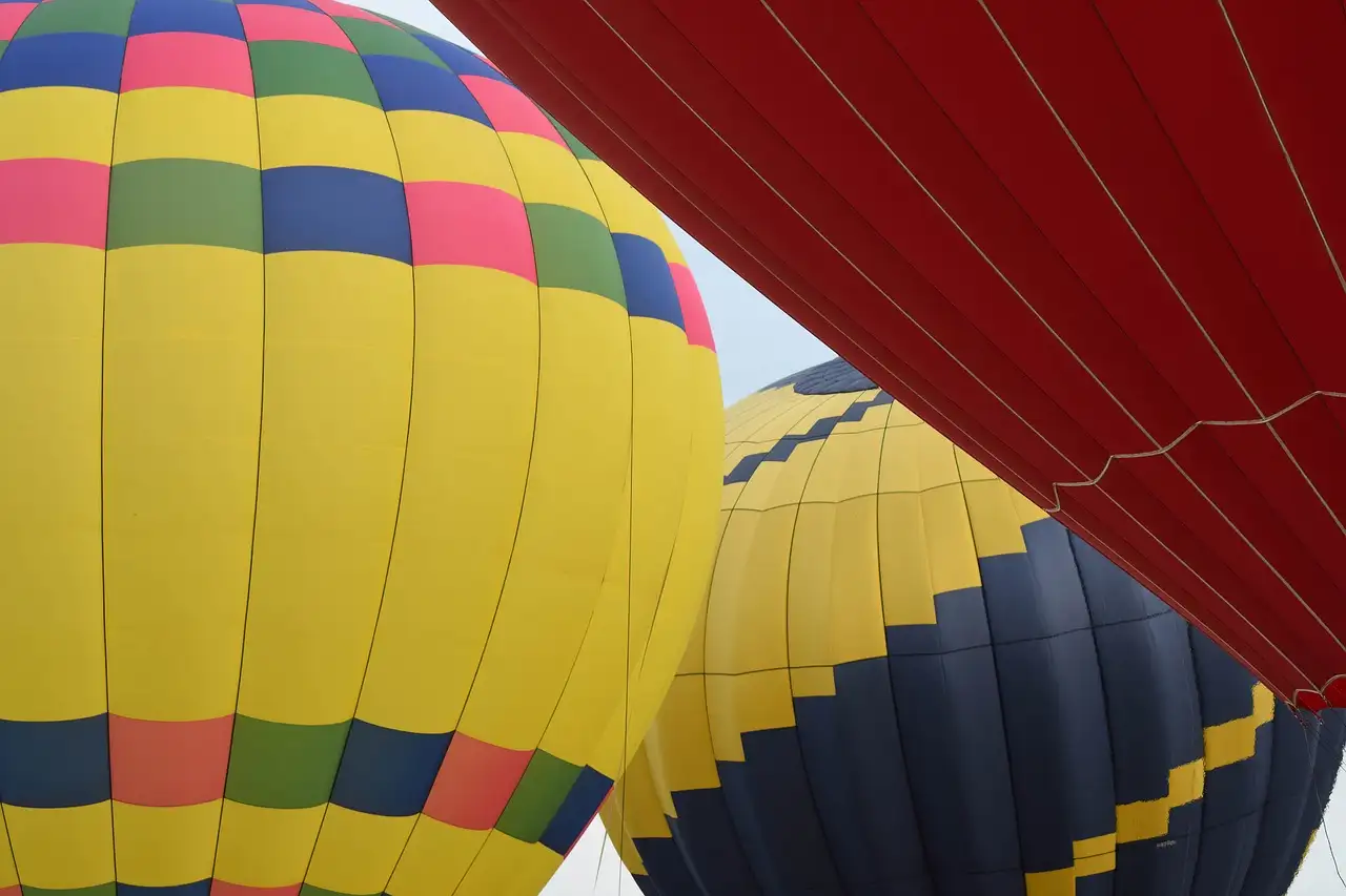 Comment les premiers ballons à air chaud du 18e siècle fonctionnaient-ils ?