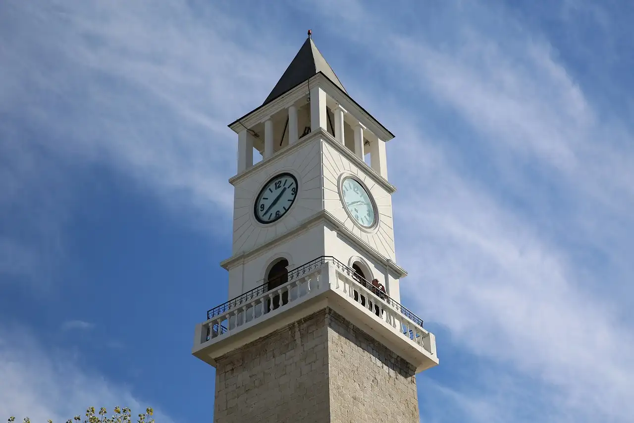 Pourquoi Tirana, Albanie, est-elle si unique et fascinante ?