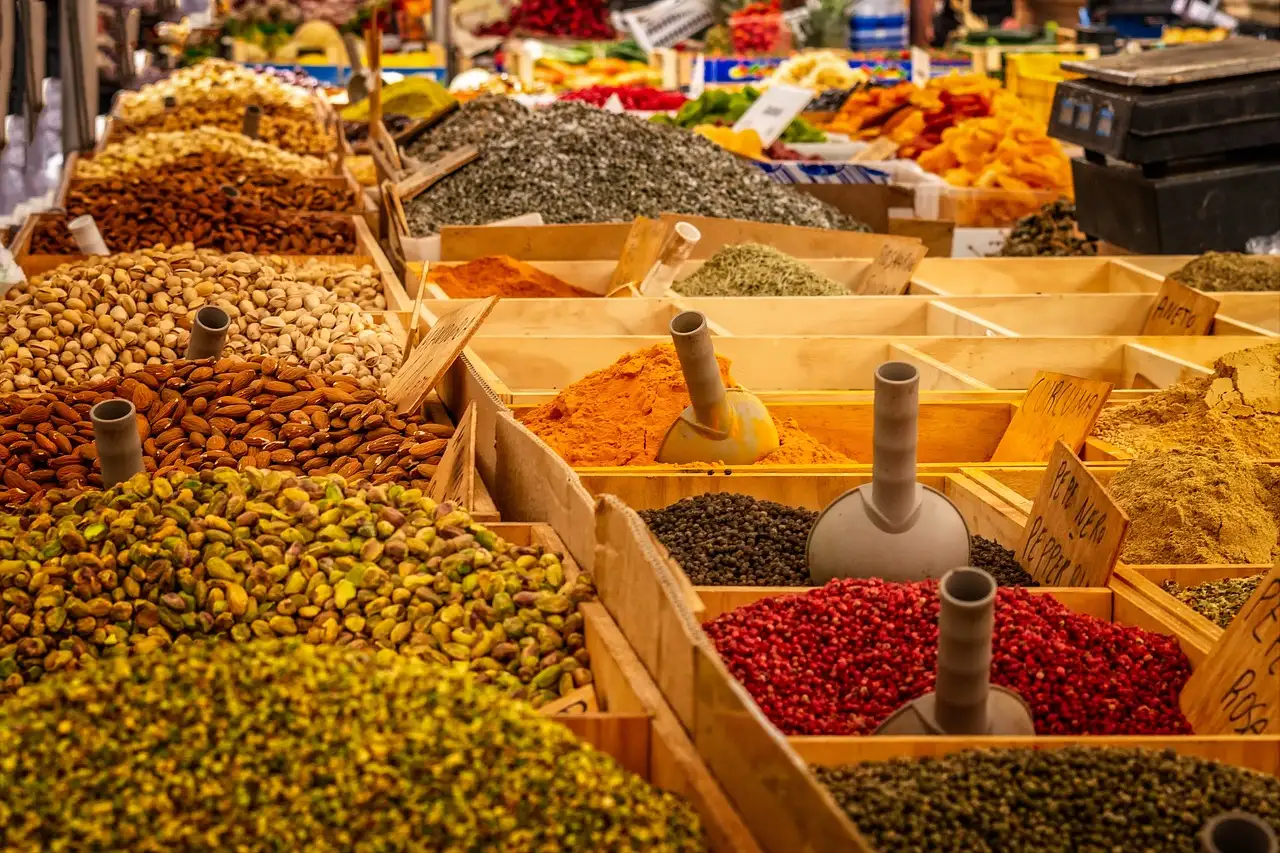 Quelle ville d'Asie du Sud-Est était le cœur du commerce des épices ?