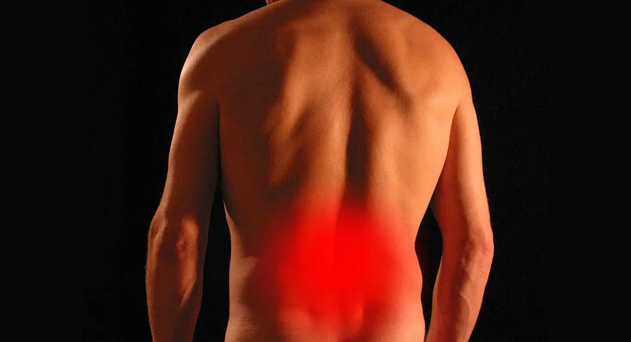 Quelles sont les causes des douleurs au dos ? Découvrez ici !