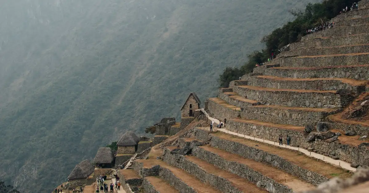 Quel rôle jouaient les canaux d'eau dans les villes incas ?