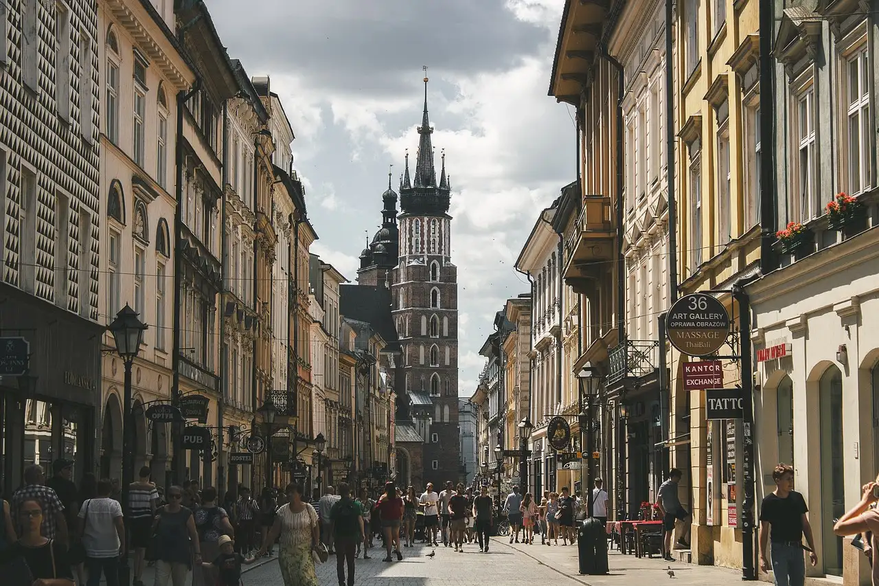 Quelle est la ville polonaise célèbre pour ses mines de sel ?