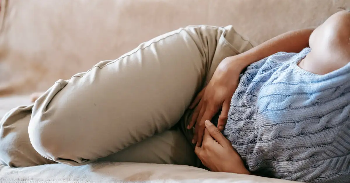 Douleurs abdominales et écoulement aqueux : Faut-il s'inquiéter ?