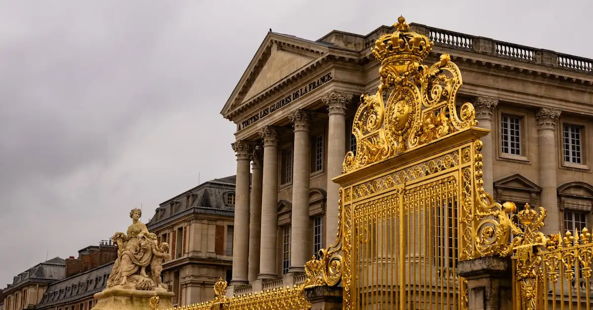Où est situé le palais de Versailles en France ?