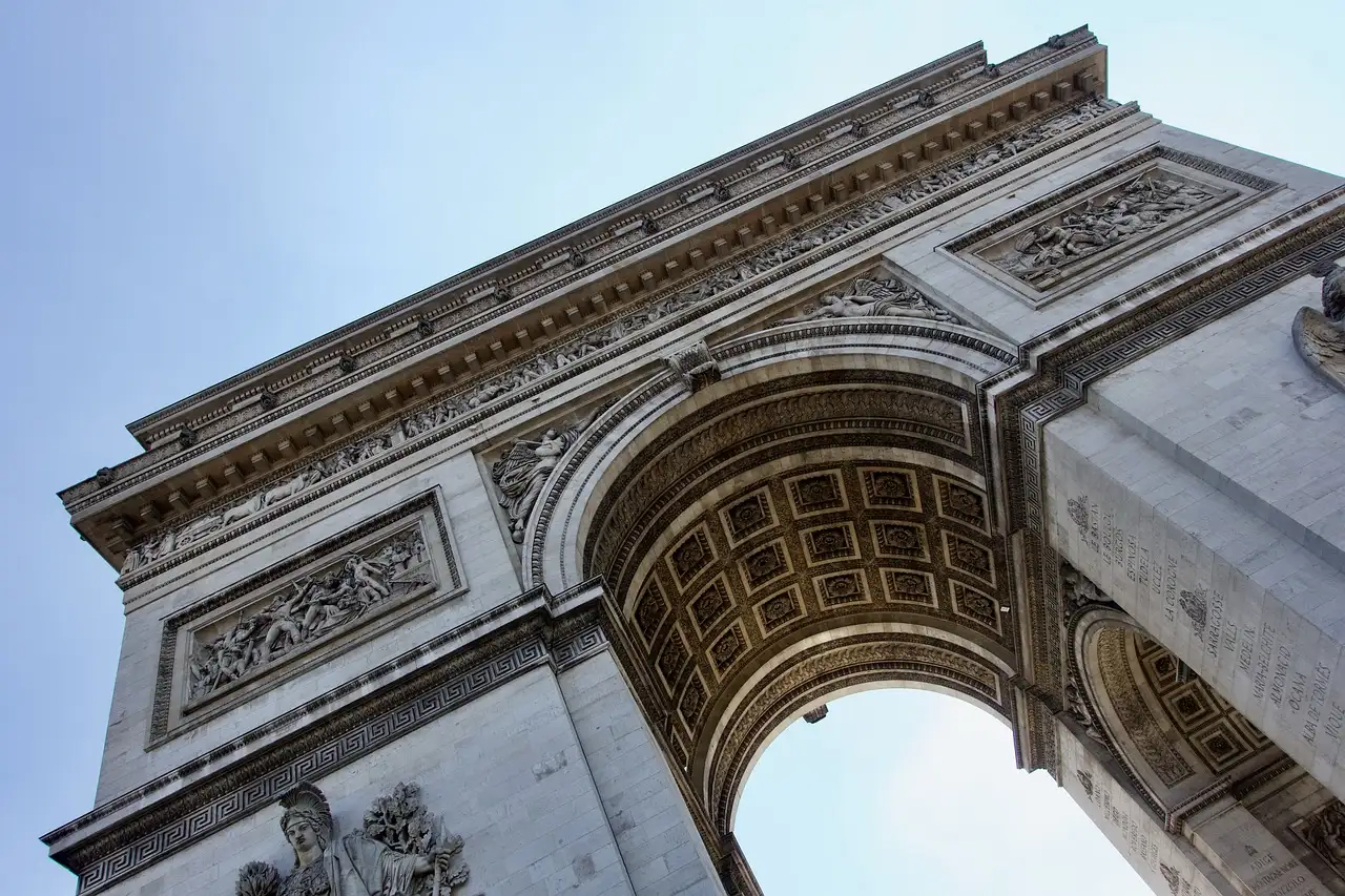 Qui a peint La Justice de Paris ? Découvrez l'artiste !