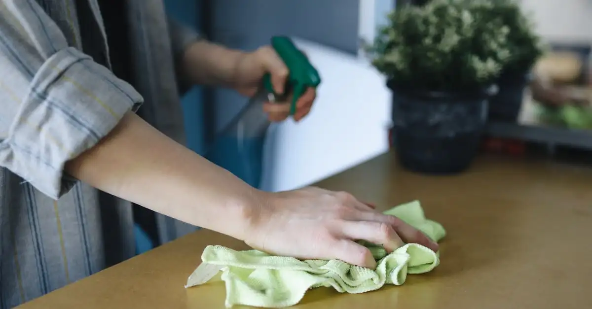 Comment nettoyer efficacement un mixeur avec eau et savon ?