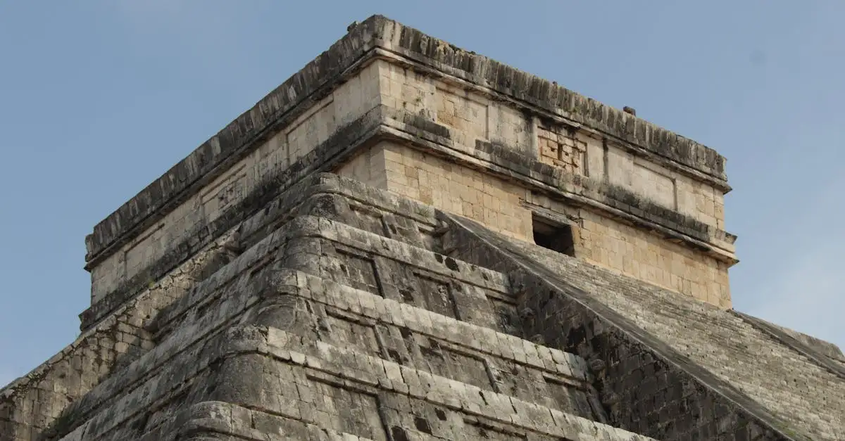 Quelle est la célèbre pyramide à degrés du Mexique ?
