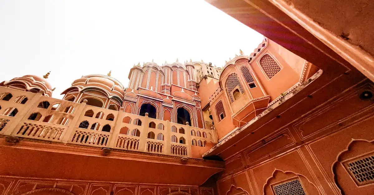 Quelle ville indienne est renommée pour ses palais ?