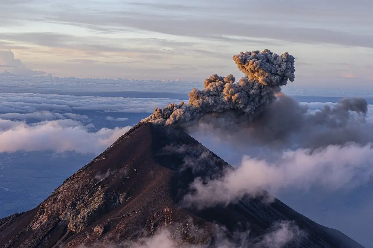 Comment les volcans ont-ils façonné la vie des dinosaures ?