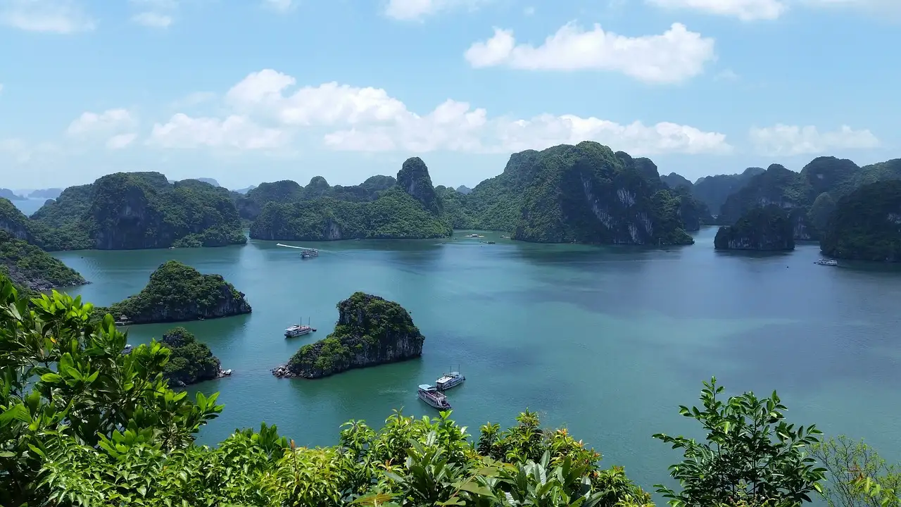 Pourquoi la baie d'Halong au Vietnam est-elle si célèbre ?
