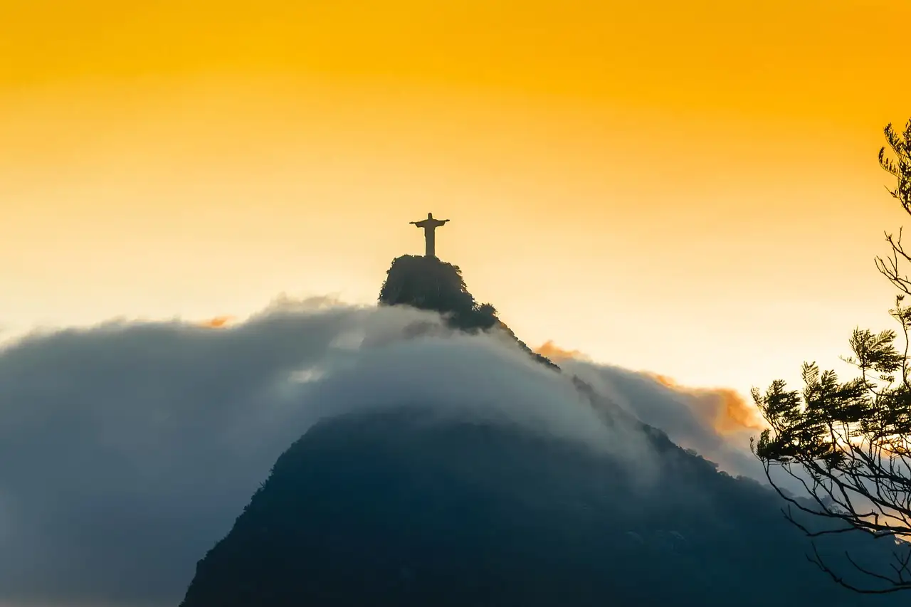 Quelle ville abrite la statue du Christ Rédempteur ?