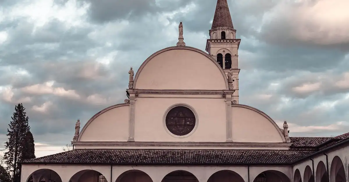 Quelle ville italienne était un centre commercial au Moyen Âge ?