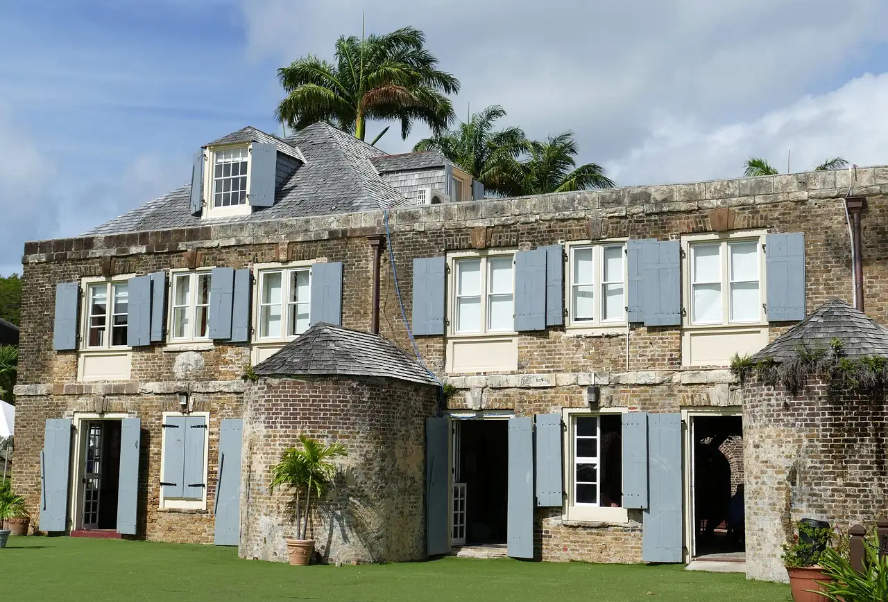Quels sont les plus beaux bâtiments historiques d'Antigua ?