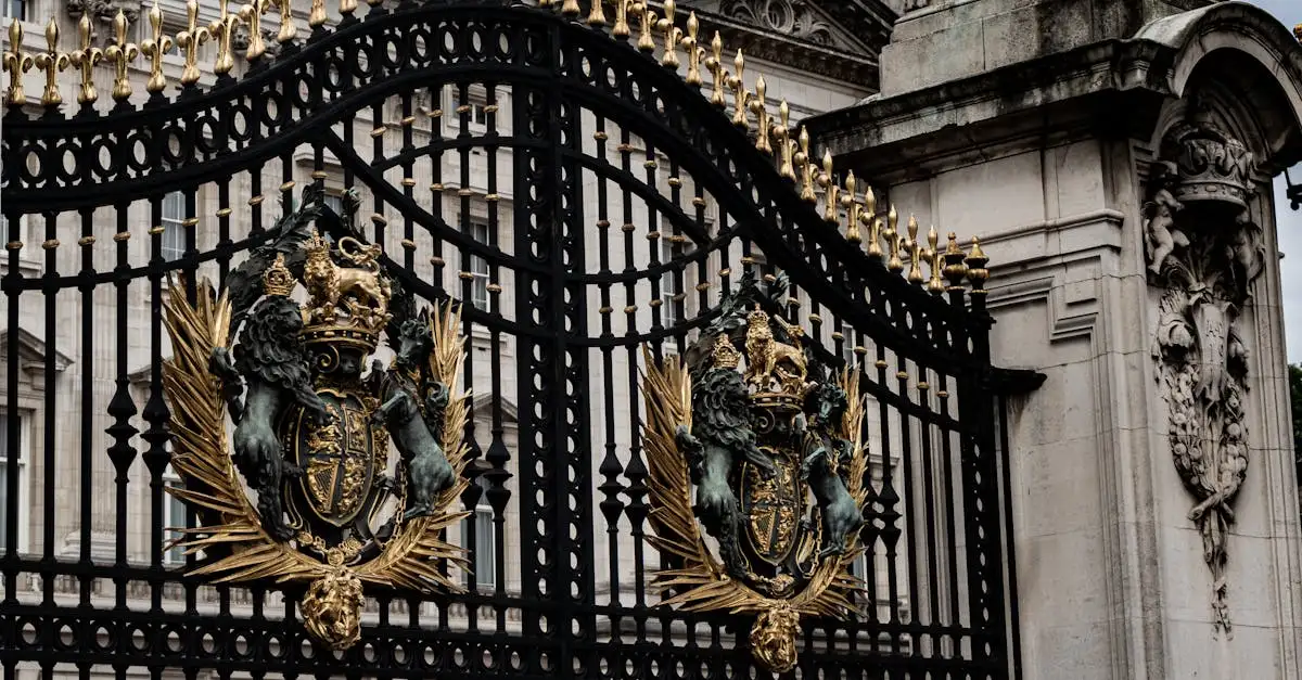 Où se trouve le palais du monarque britannique à Londres ?