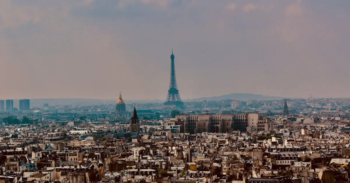 Quelle ville abrite la célèbre Tour Eiffel ?