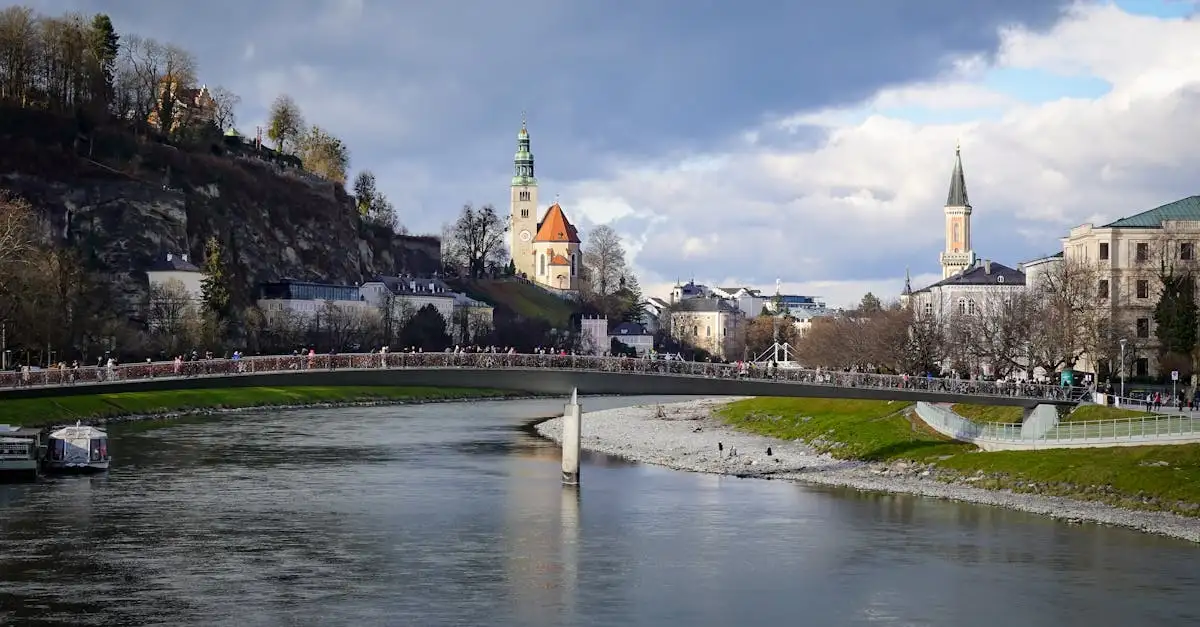 Quelle ville d'Autriche abrite des châteaux médiévaux ?