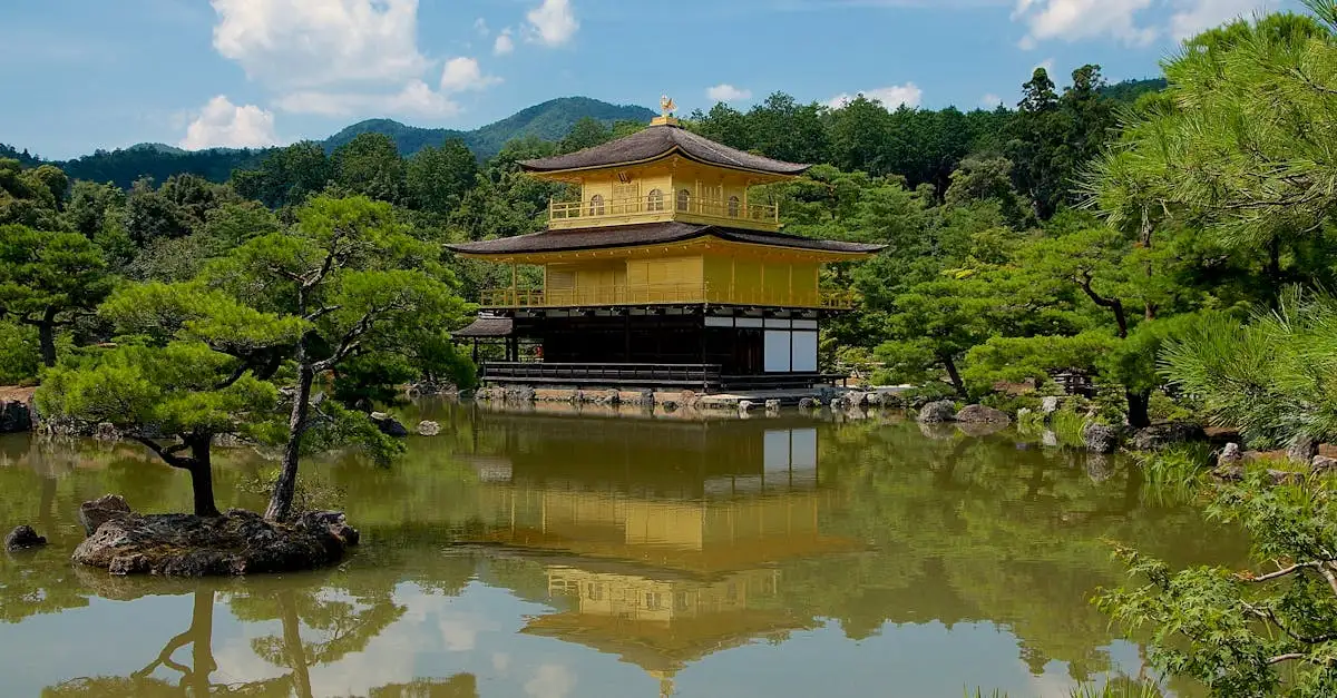Quelle ville japonaise possède le Temple du Pavillon d'Or ?