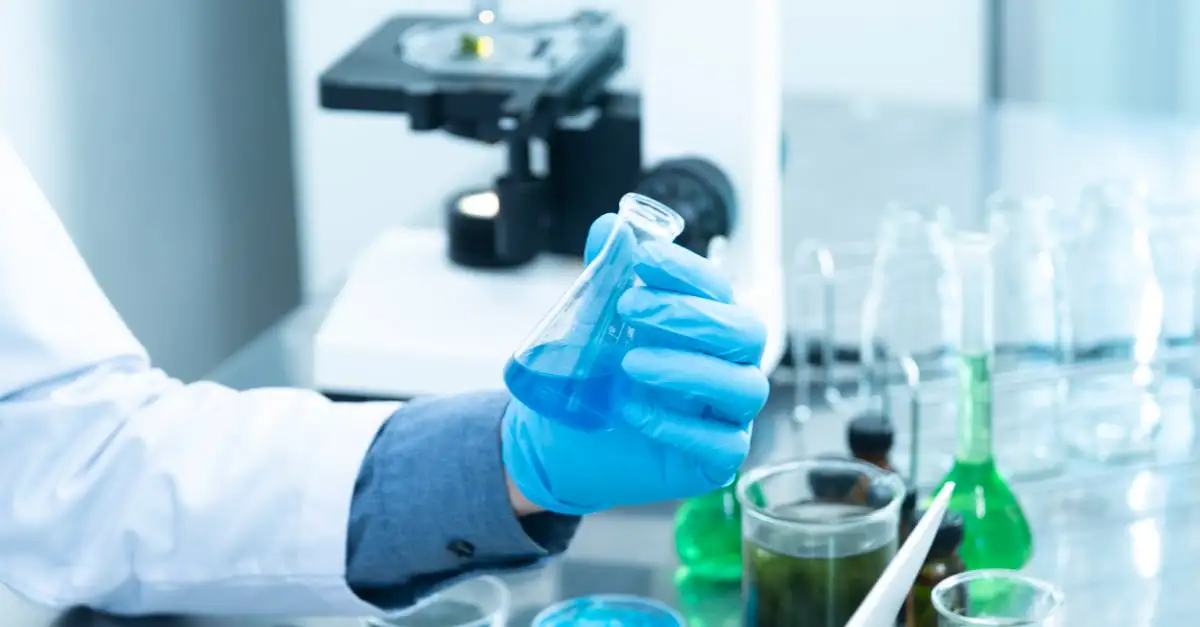 Qui a fondé la microbiologie, Louis Pasteur ?