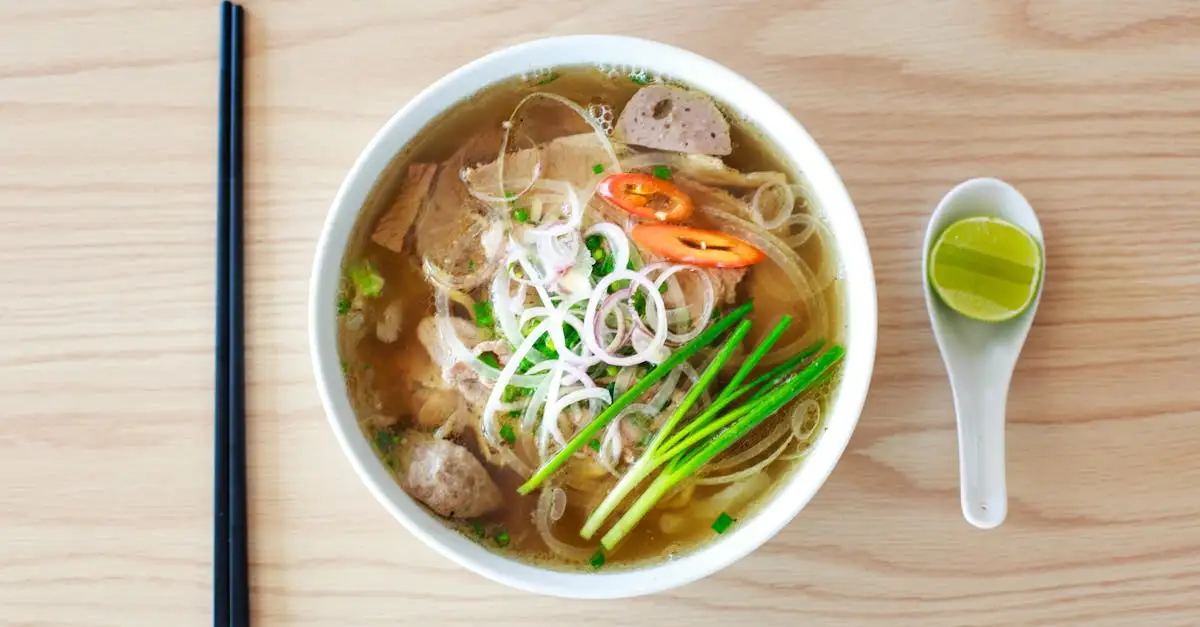 Comment dégraisser un bouillon gras facilement avec un glaçon ?