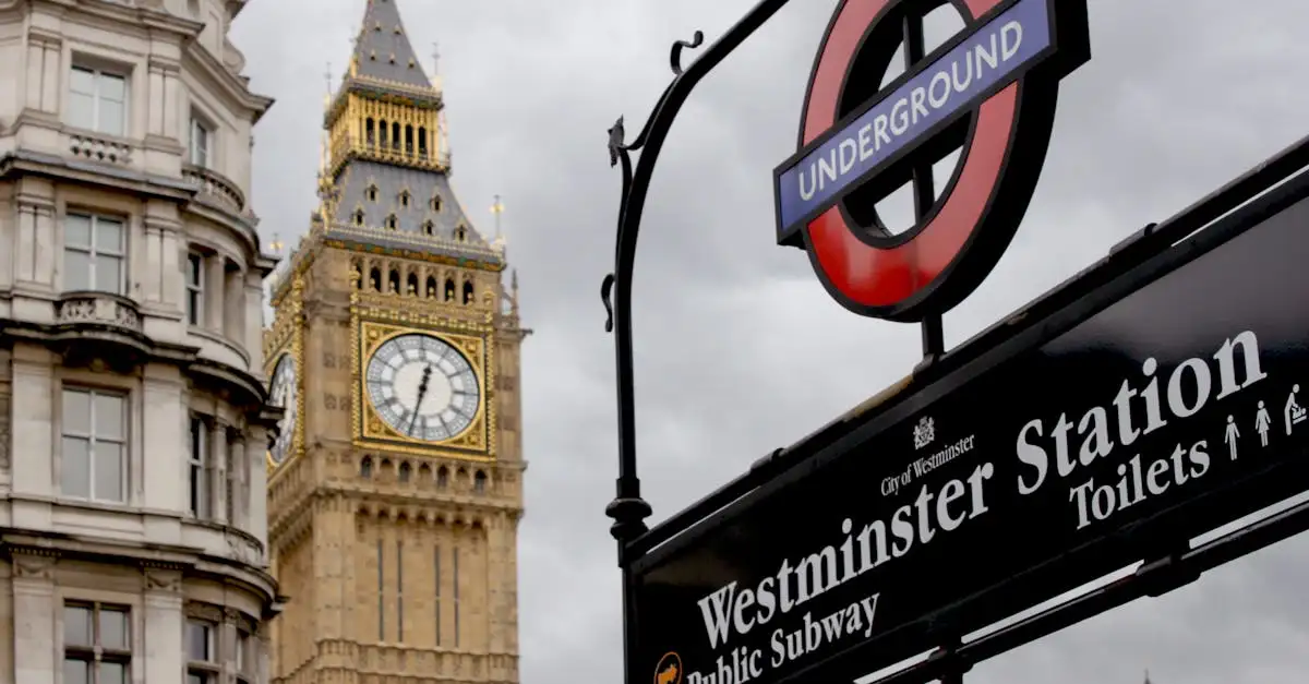 Où est situé le célèbre Palais de Westminster à Londres ?