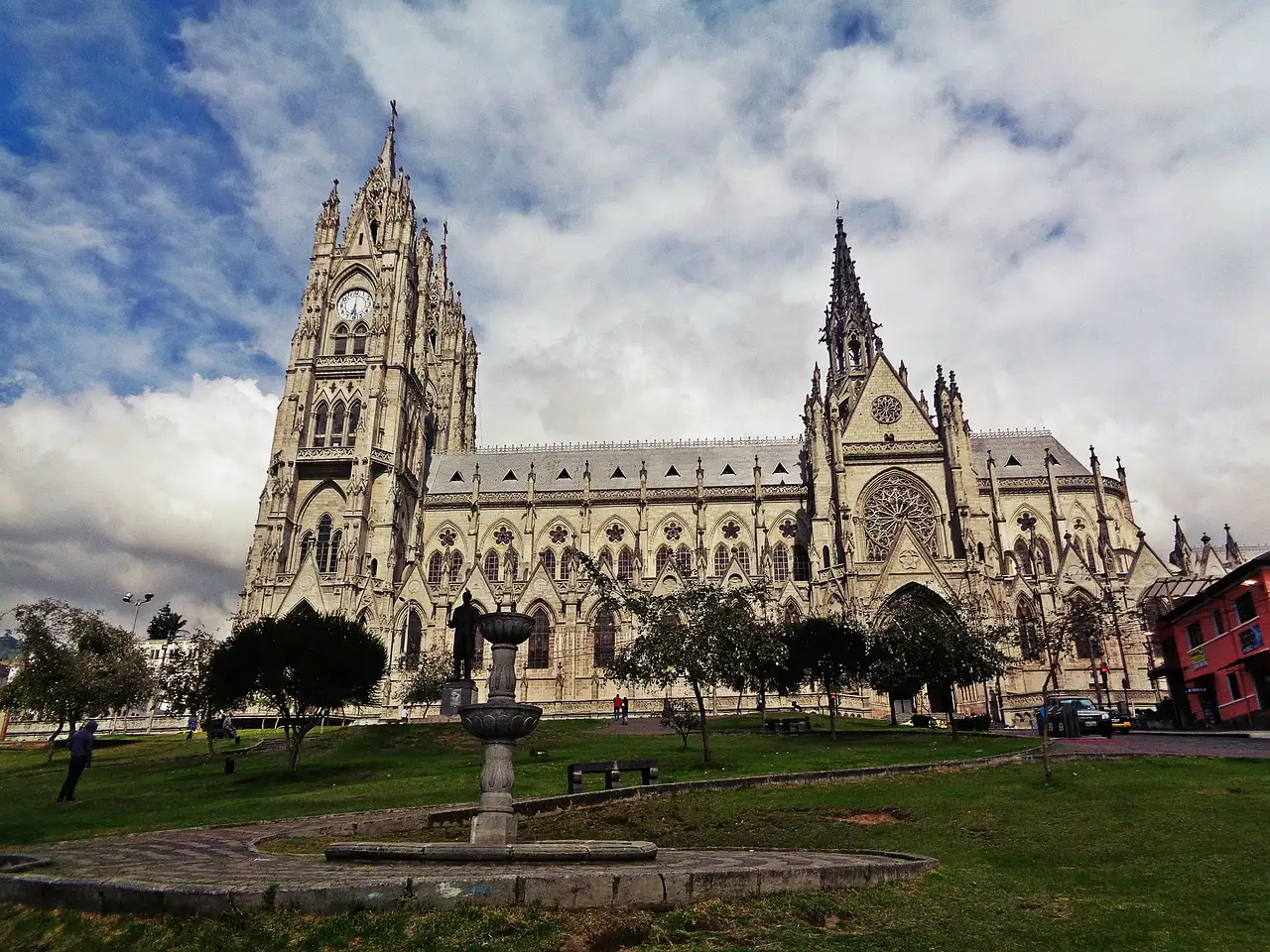 Où se situe le stade de LDU Quito, club d'Équateur ?