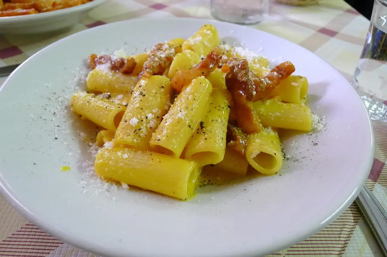 Quels légumes ajouter aux pâtes carbonara pour un délice ?
