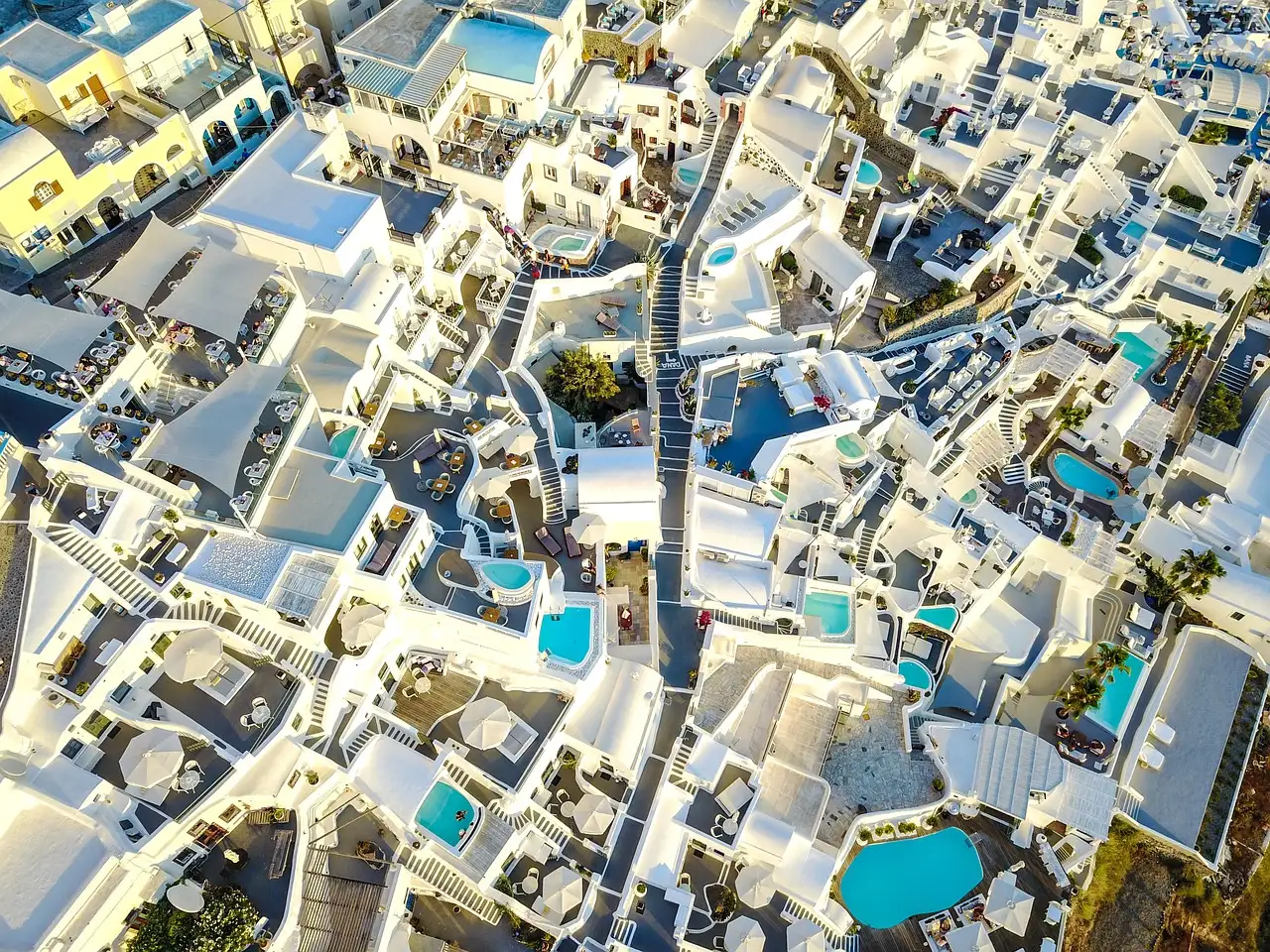 Combien de temps dure le vol Amsterdam - Santorin ?