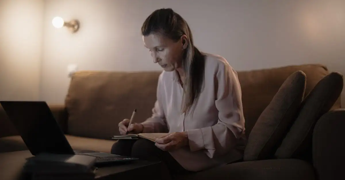 Quel est l'âge minimum pour travailler chez Plus ?