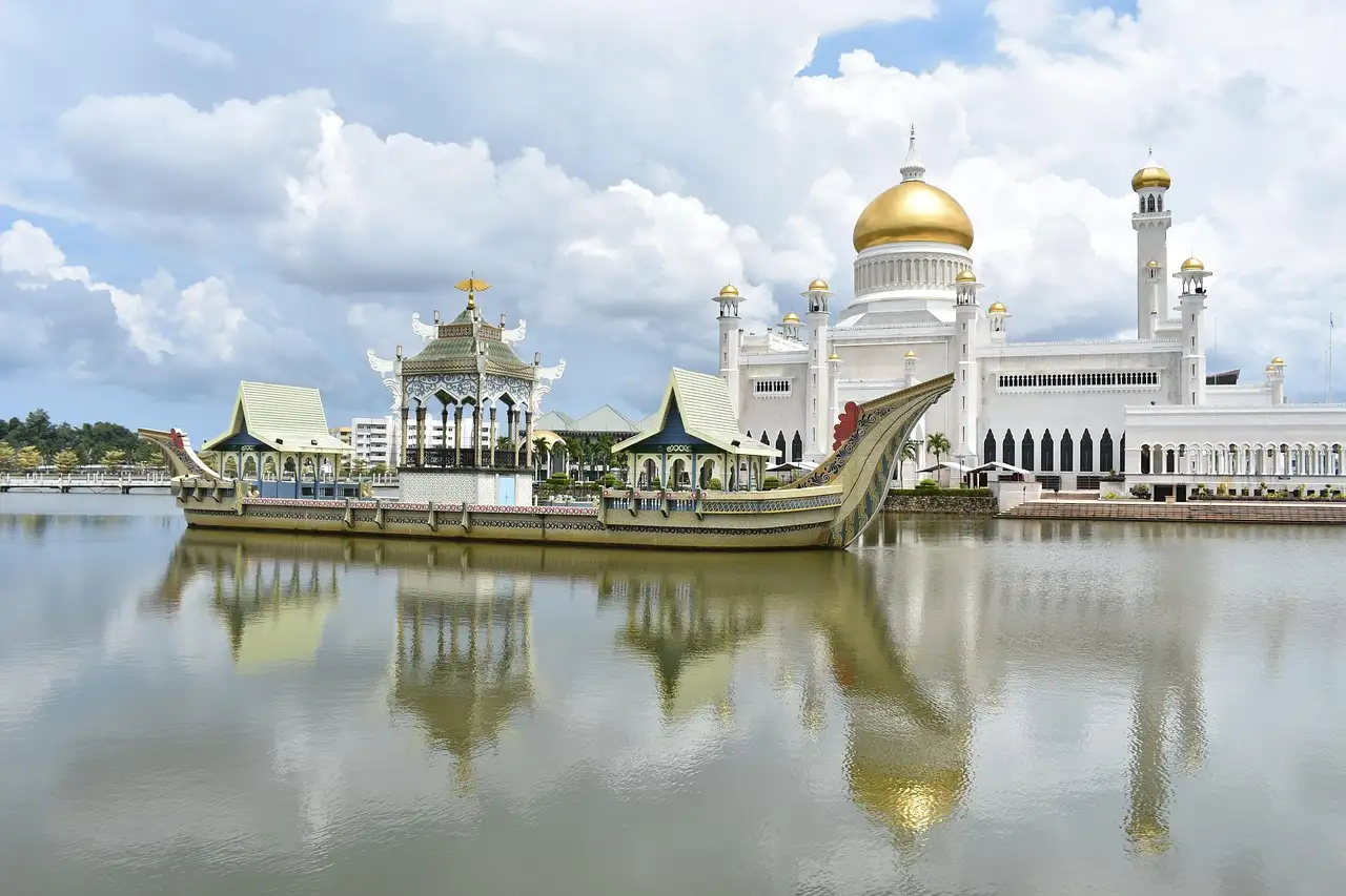 Quelle est l'histoire concise et fascinante du Brunei ?