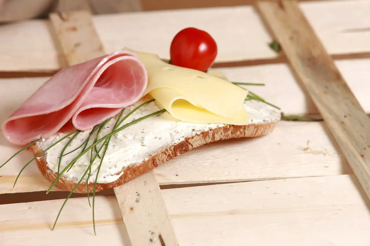 Quels fromages sont sûrs pendant la grossesse ? Découvrez ici !
