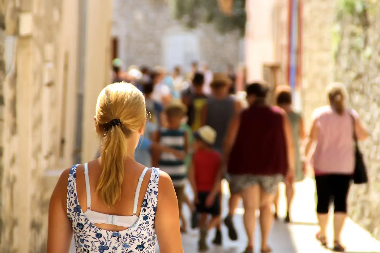 Quel est le temps de vol d'Amsterdam à Rab, Croatie ?